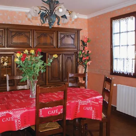 4 Bedroom Cozy In Hébergement de vacances