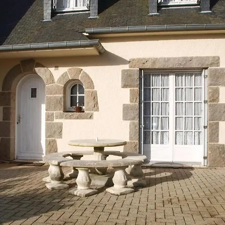 Hébergement de vacances 4 Bedroom Cozy In *