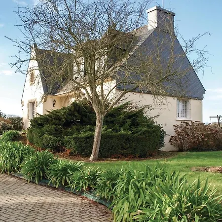 4 Bedroom Cozy In Yvias