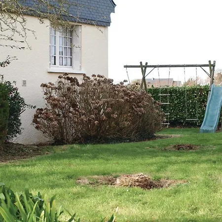 Hébergement de vacances 4 Bedroom Cozy In Yvias